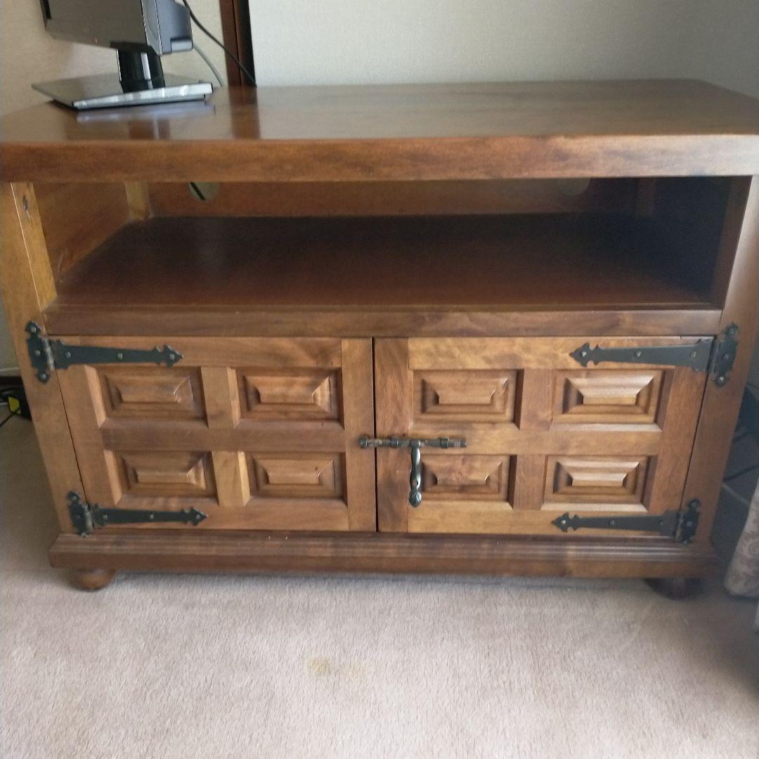 サイドボード、テレビ台
