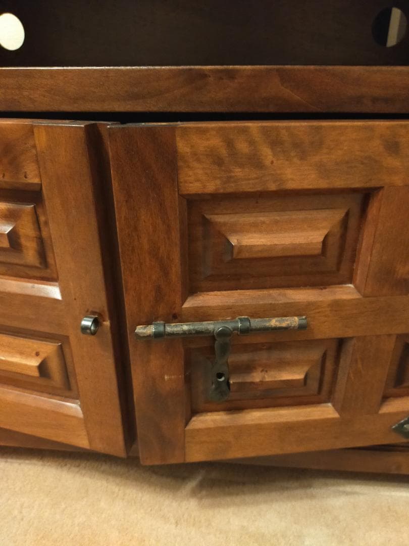 サイドボード、テレビ台