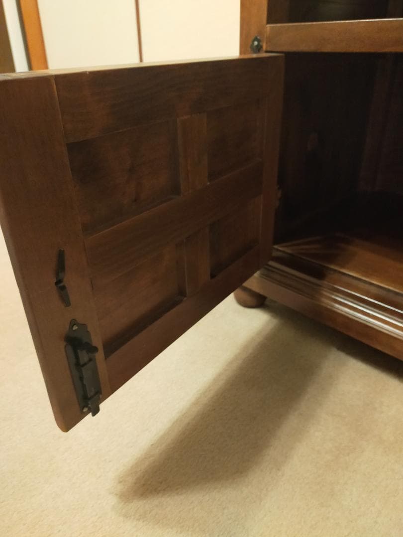 サイドボード、テレビ台