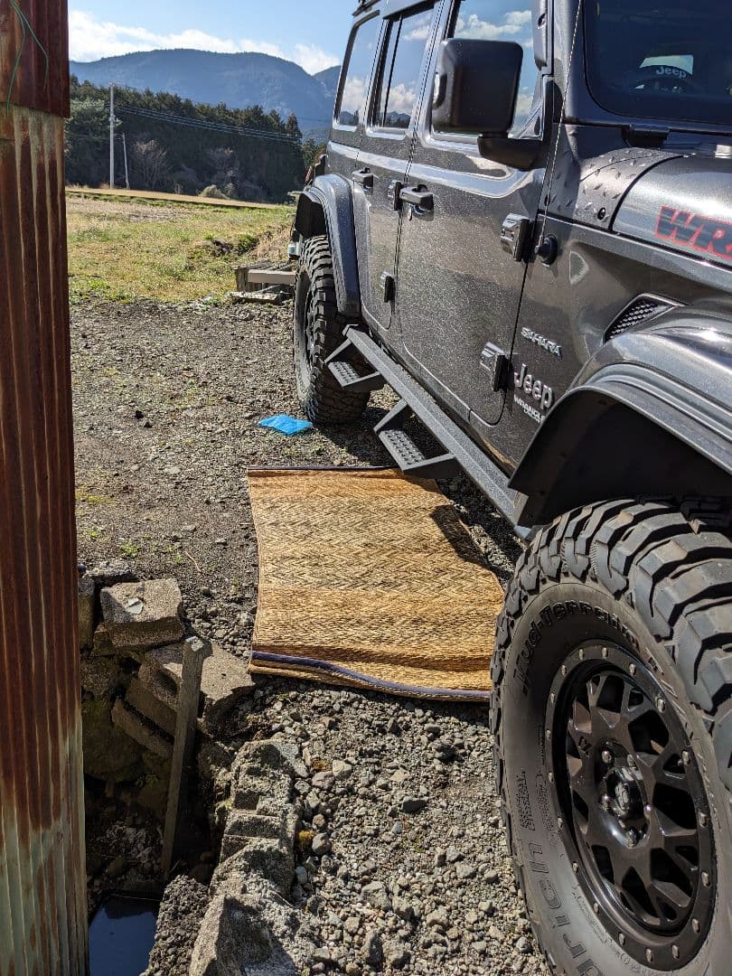 JLラングラー.カスタムサイドステップ。