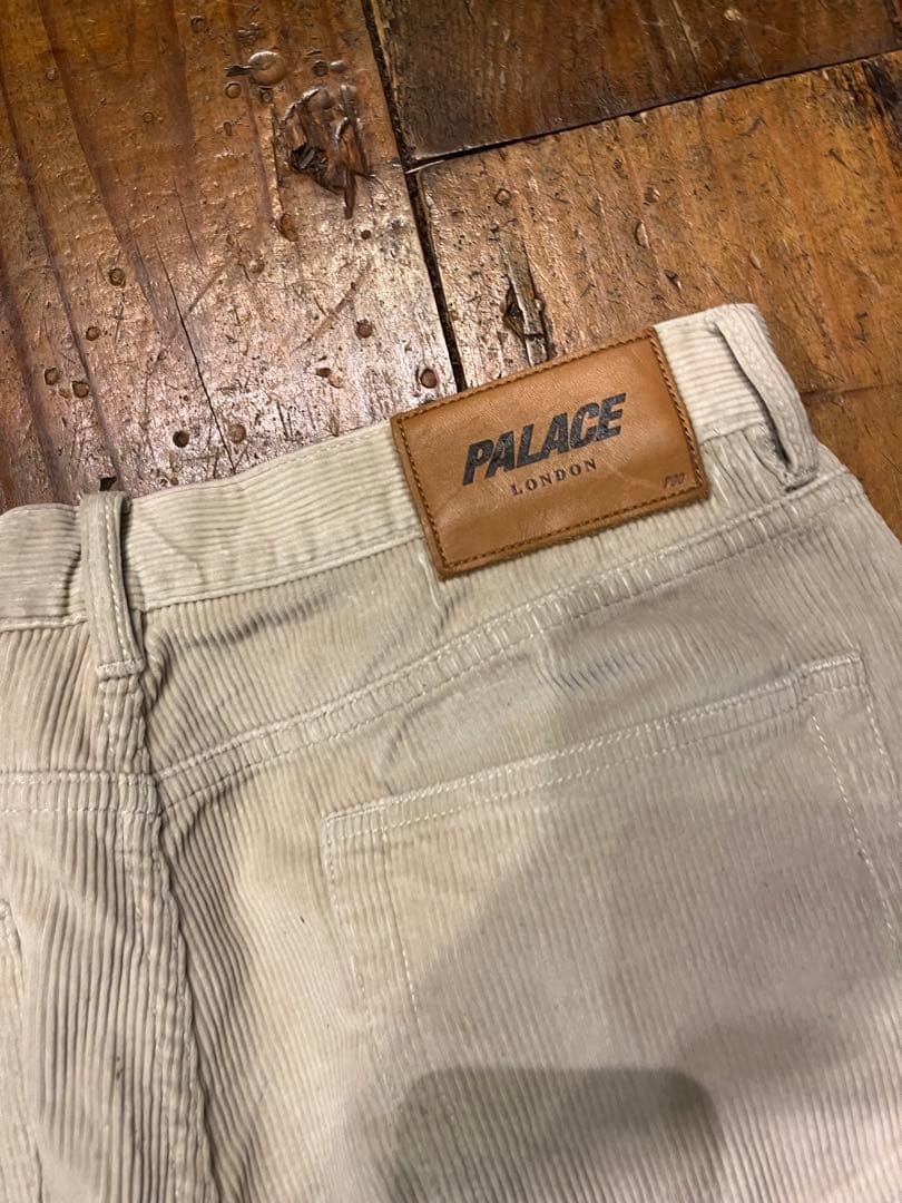 Palace コーデュロイパンツ