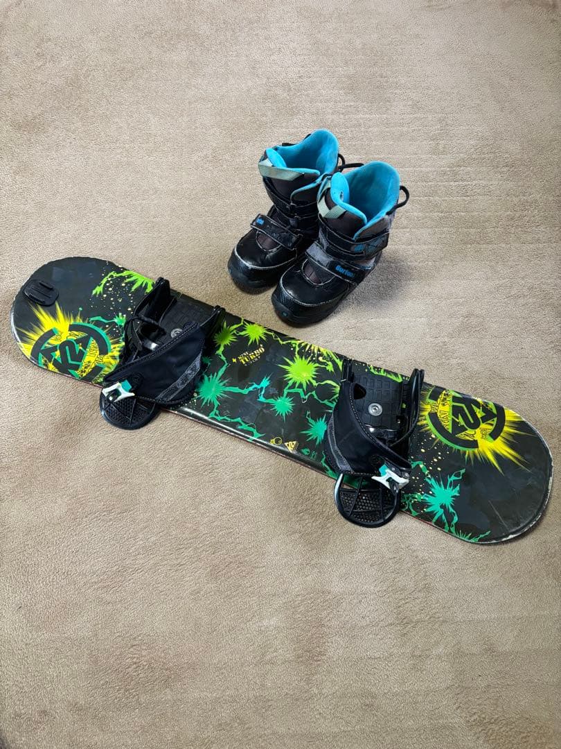 スノーボードとバインディングセット