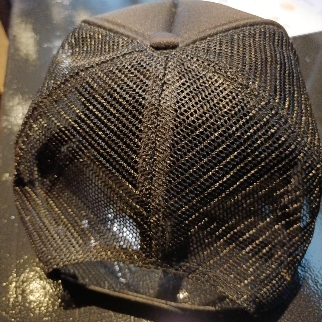 WEIRDO ブラック トラッカーキャップ