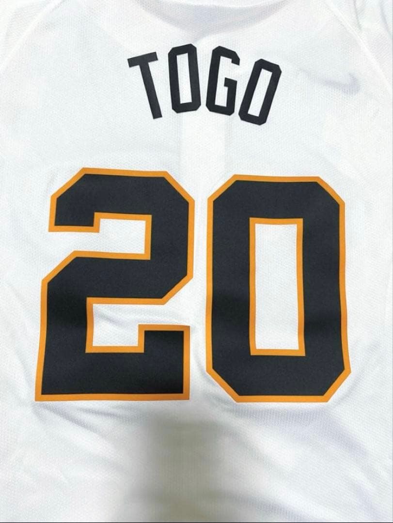 【新品未使用】東京読売ジャイアンツ 戸郷翔征選手 直筆サイン入り ユニフォーム