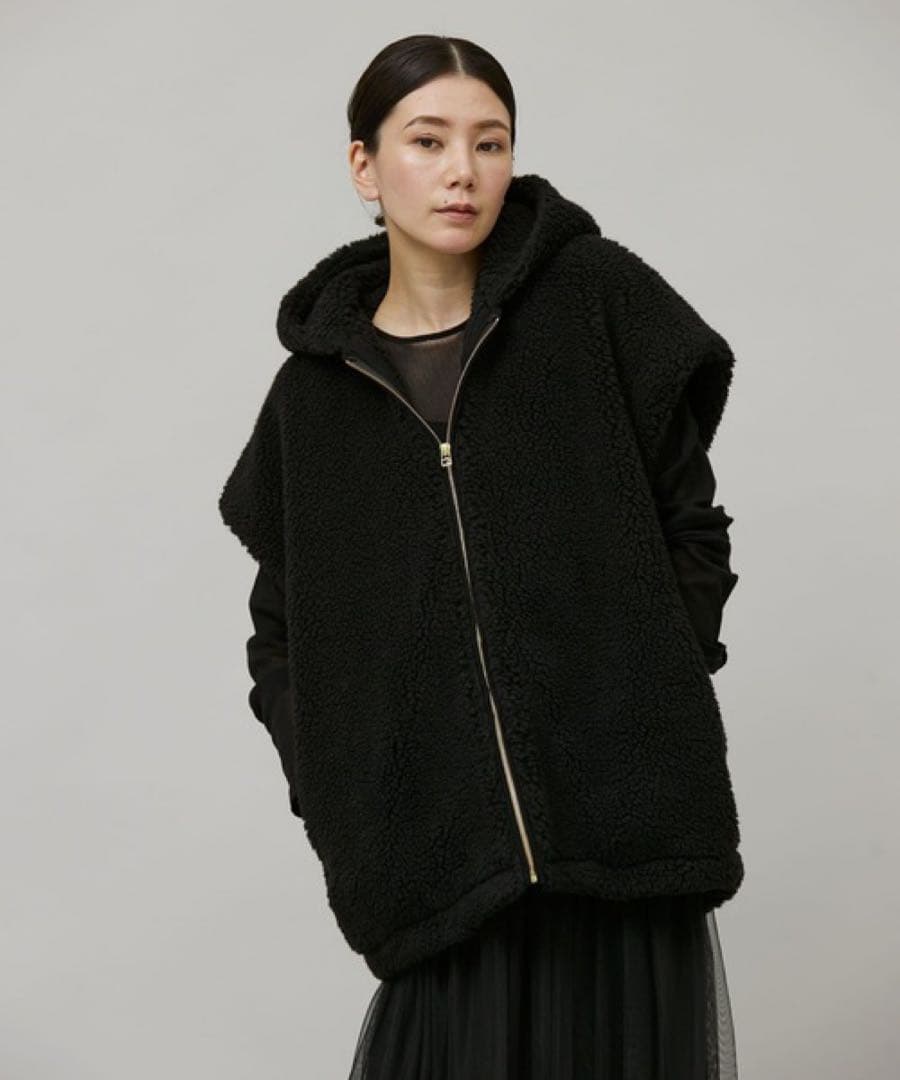 美品 カレンソロジー フーディーベスト ブラック SAMPLE品