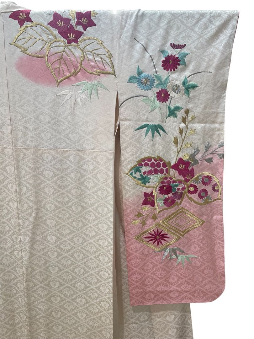 【振袖 】白ピンク 花柄刺繍　アンティーク着物(振袖単品にて出品)