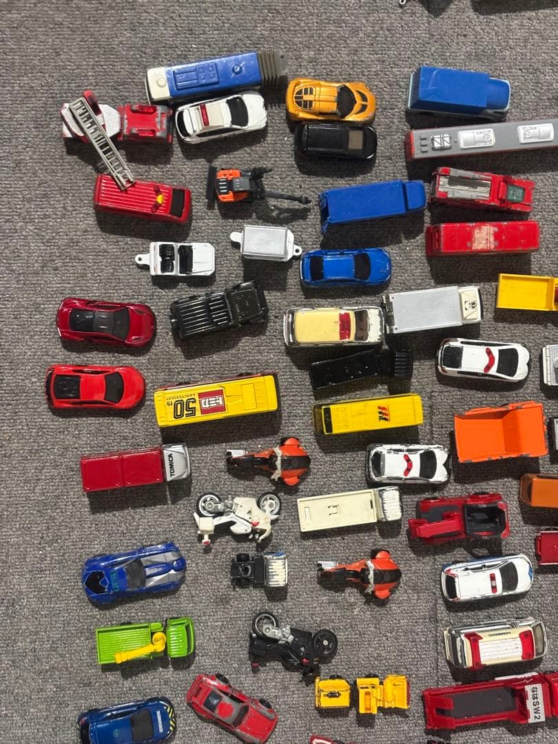 トミカ ミニカー 大量働く車 スポーツカー キャラクターカー