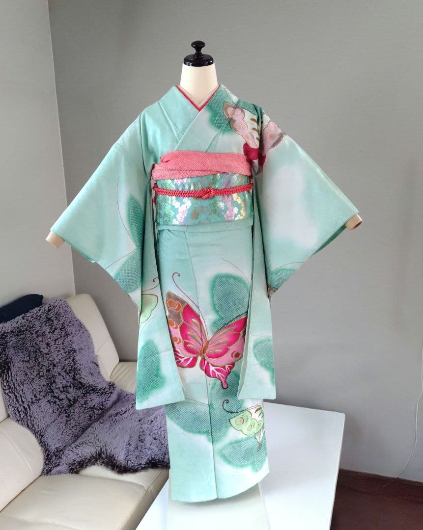 セール☆　振袖と作り帯など5点セット　ミントグリーンに蝶花　作り帯付け帯　刺繍