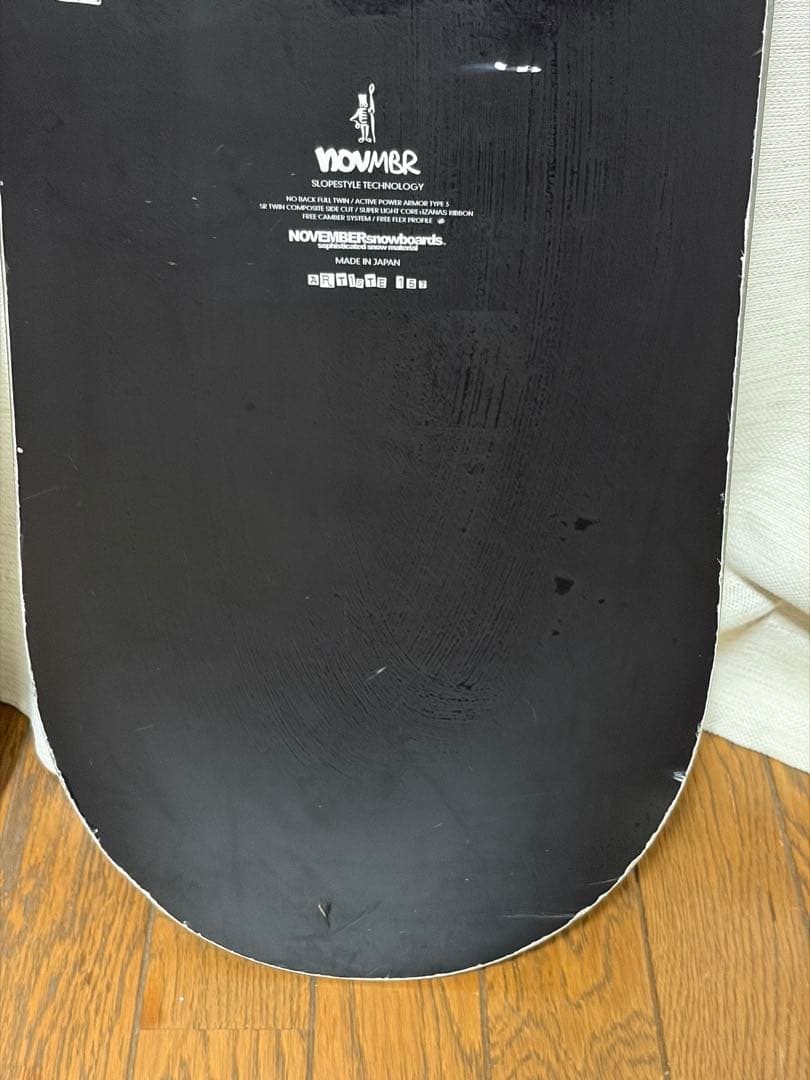 NOVEMBER ARTISTE 18-19 （157)