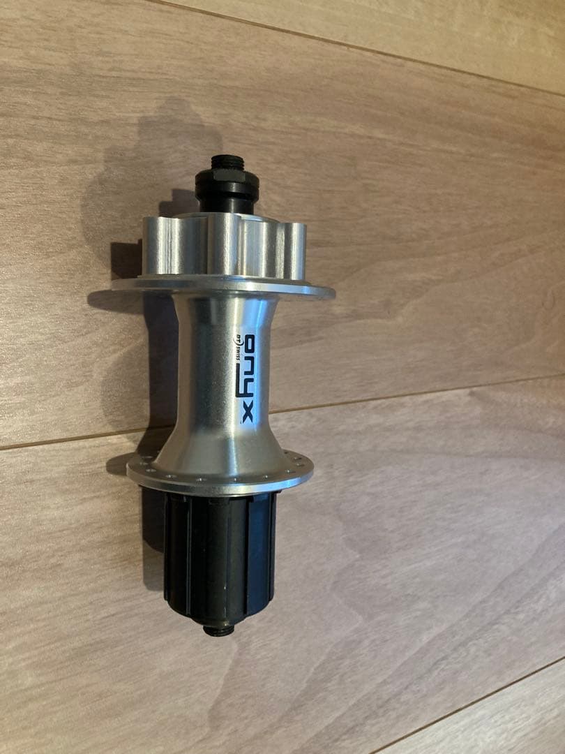 新品未使用ONYX DTswissリアハブ　135mm surly