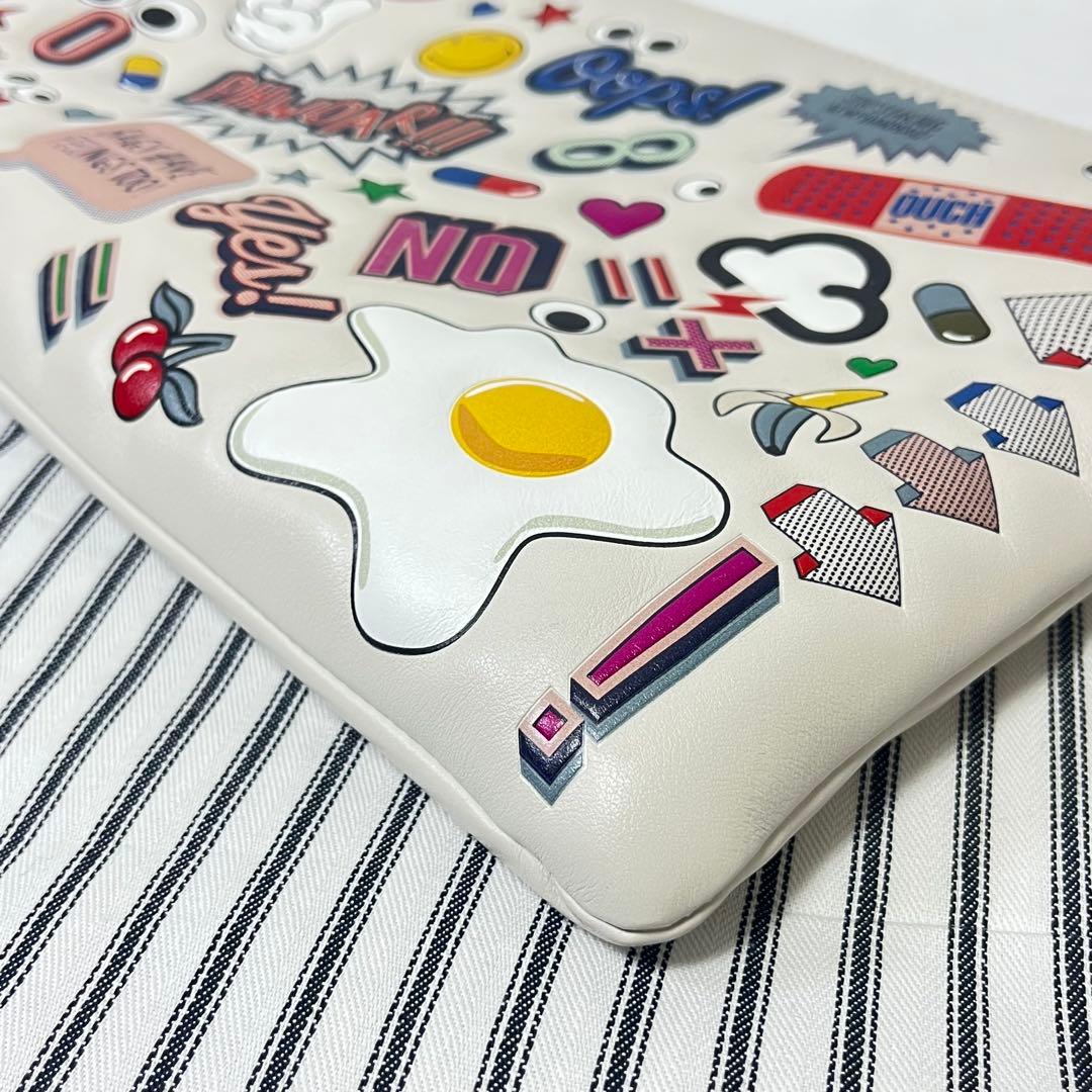 ANYA HINDMARCH ステッカーデザイン クラッチバッグ　フリンジ