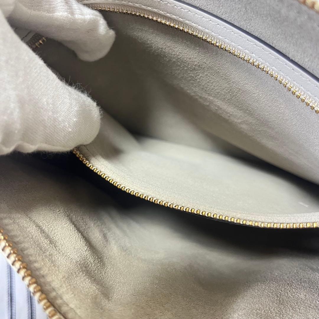 ANYA HINDMARCH ステッカーデザイン クラッチバッグ　フリンジ