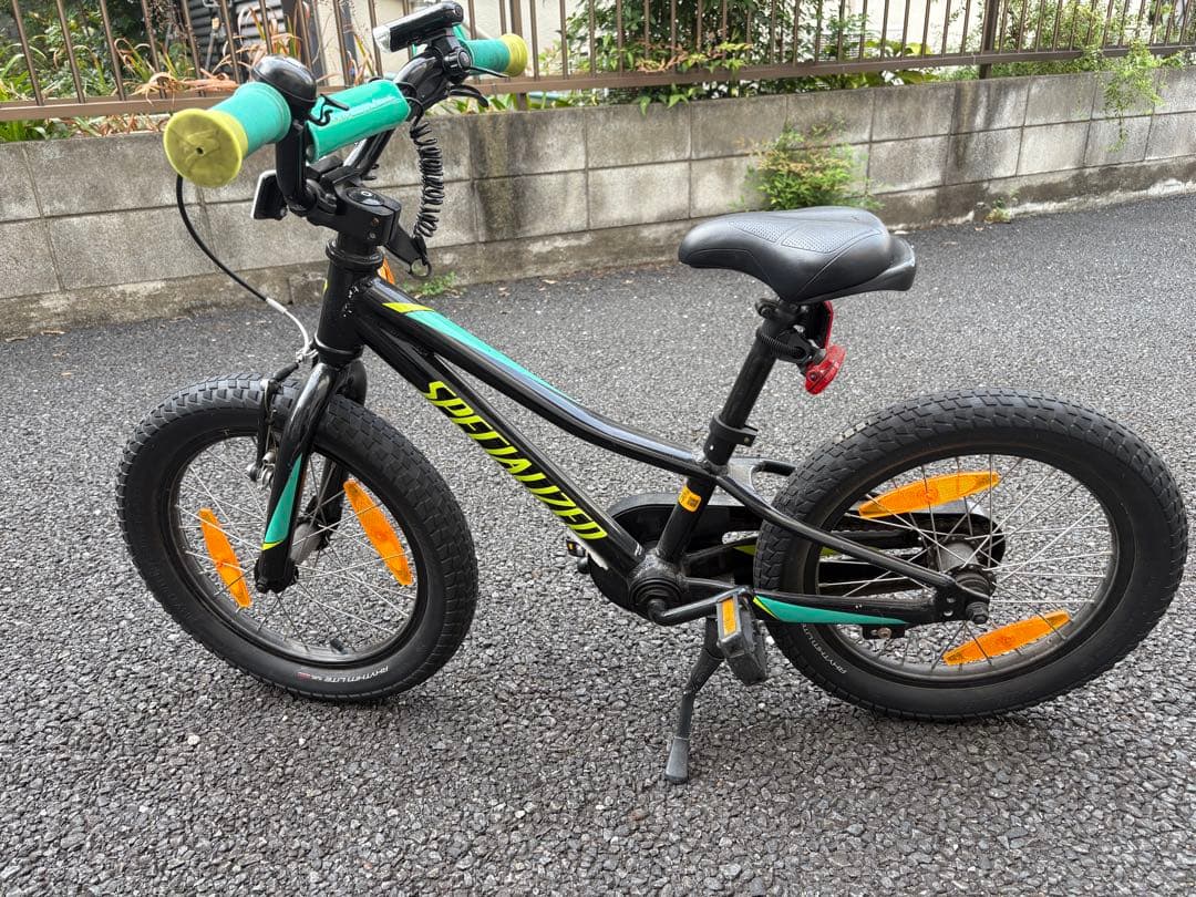 R*J様 鍵とライト前後のおまけ付き！Specialized 子供用自転車 16