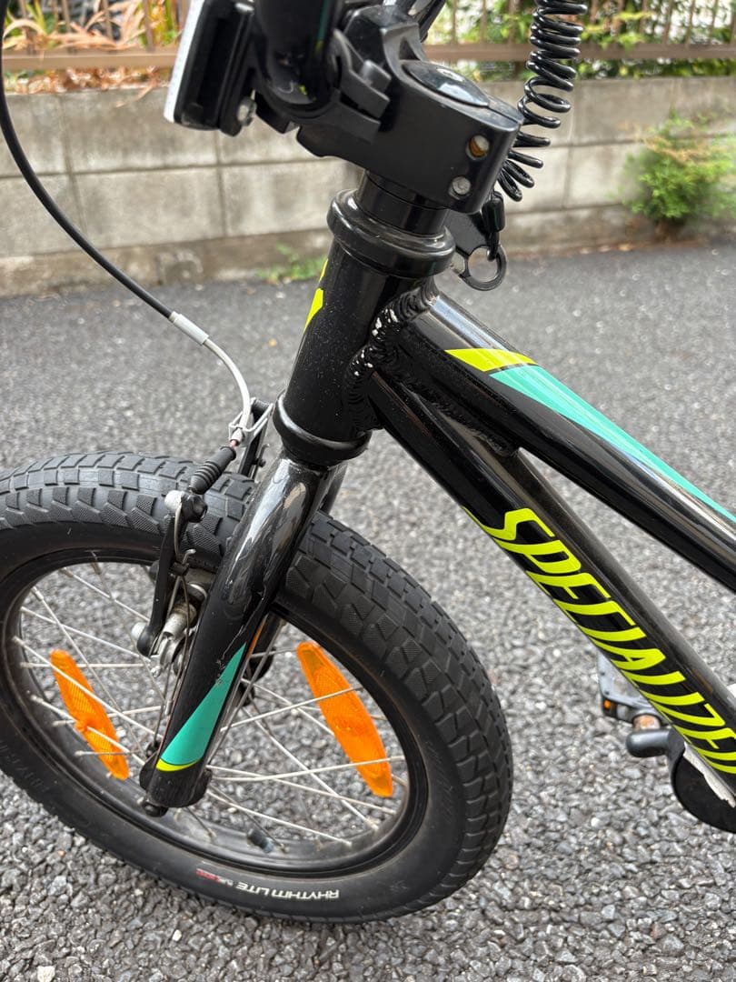 R*J様 鍵とライト前後のおまけ付き！Specialized 子供用自転車 16