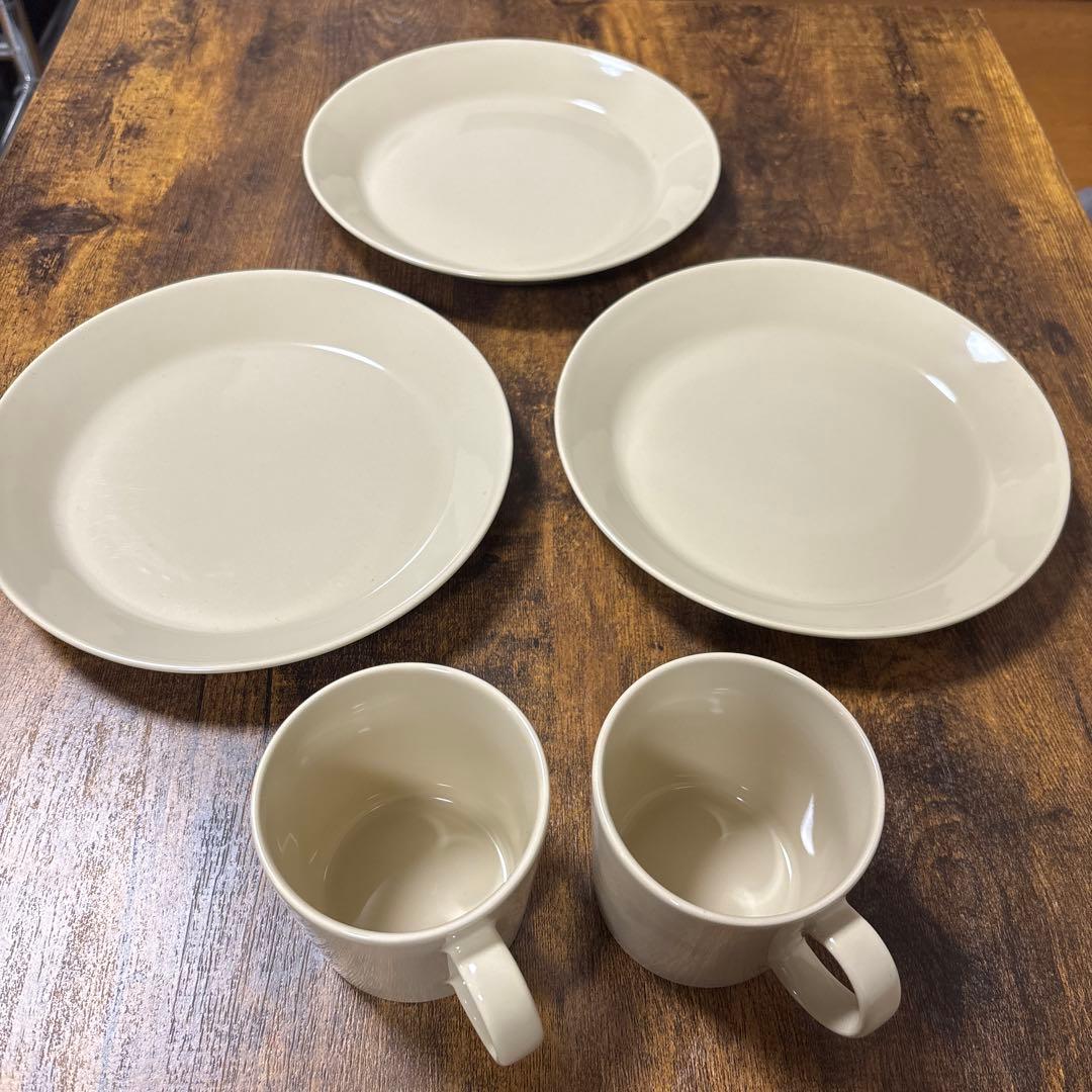 イッタラ　ティーマ　プレート3枚とマグカップ２個
