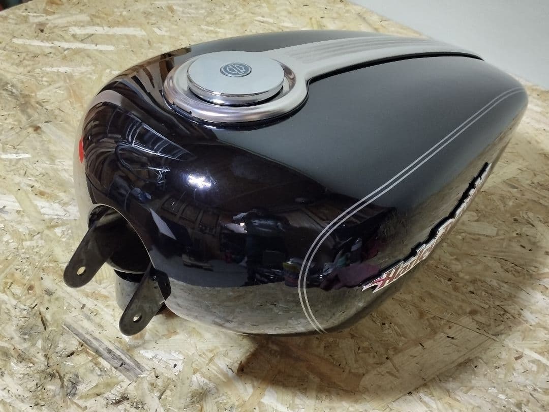 スポーツスター 純正タンク17L（4.5gal）XL883・1200共通