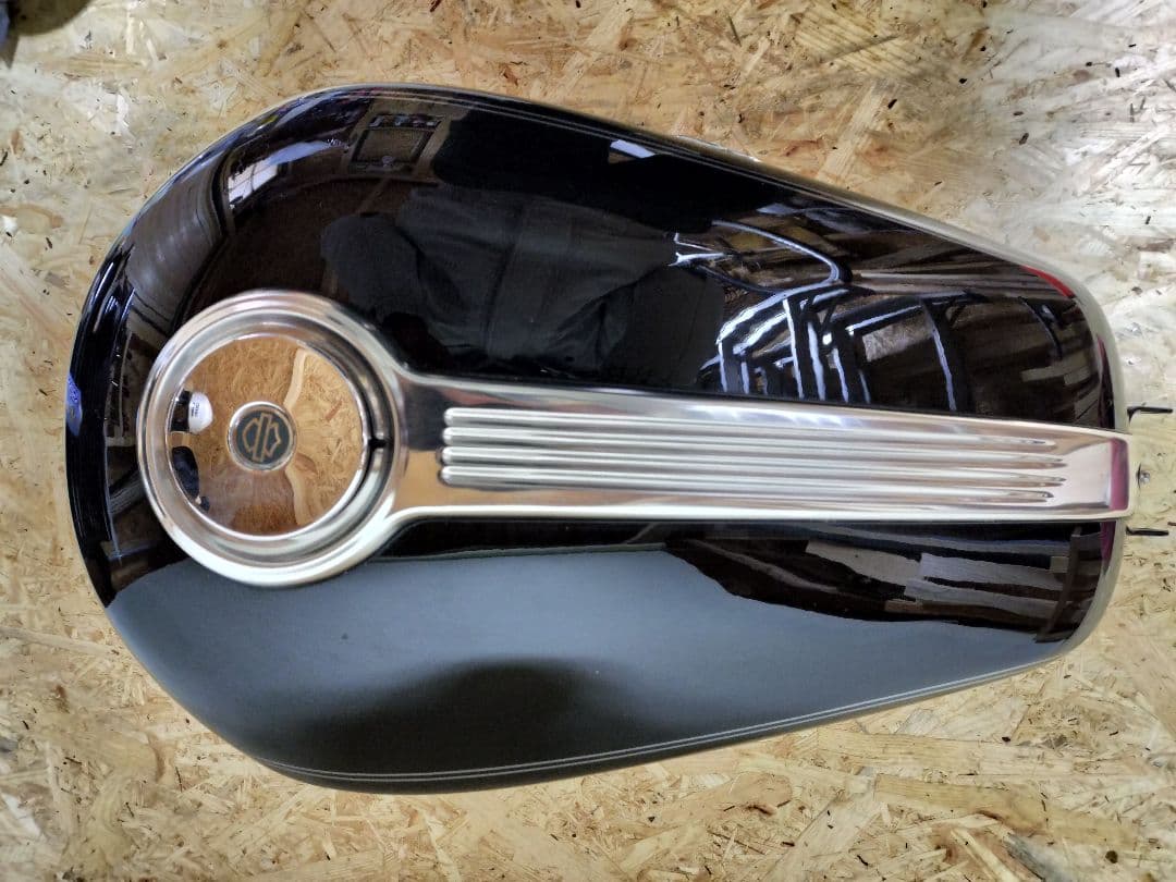 スポーツスター 純正タンク17L（4.5gal）XL883・1200共通