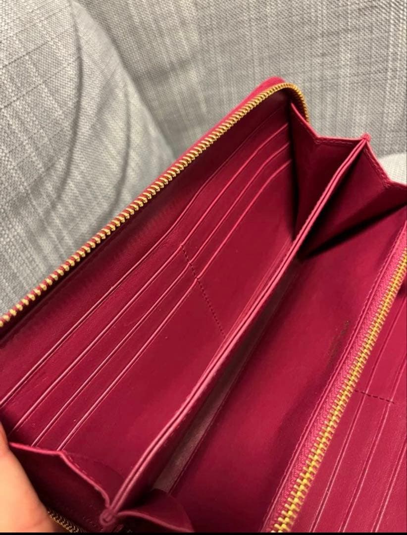 プラダ　長財布　レッド