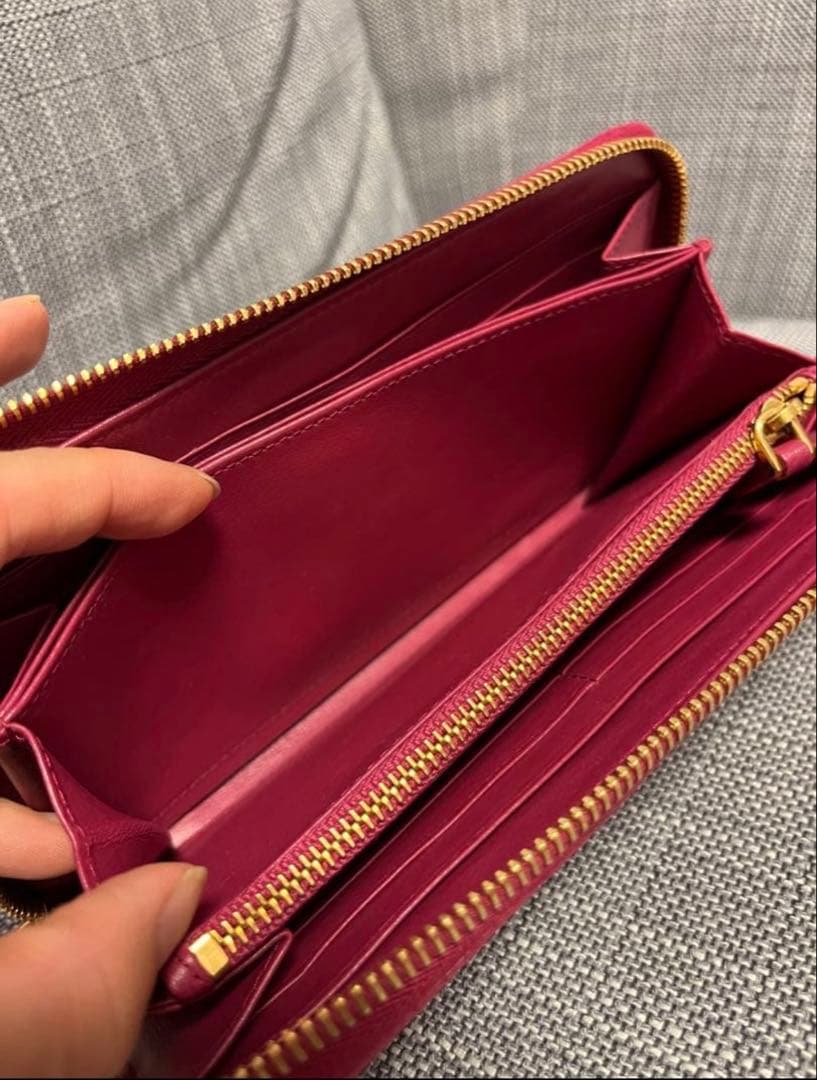 プラダ　長財布　レッド