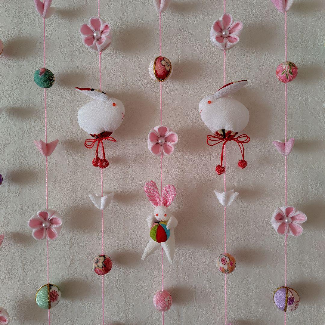 ちりめん細工　お花とまりとうさぎの下げ飾り