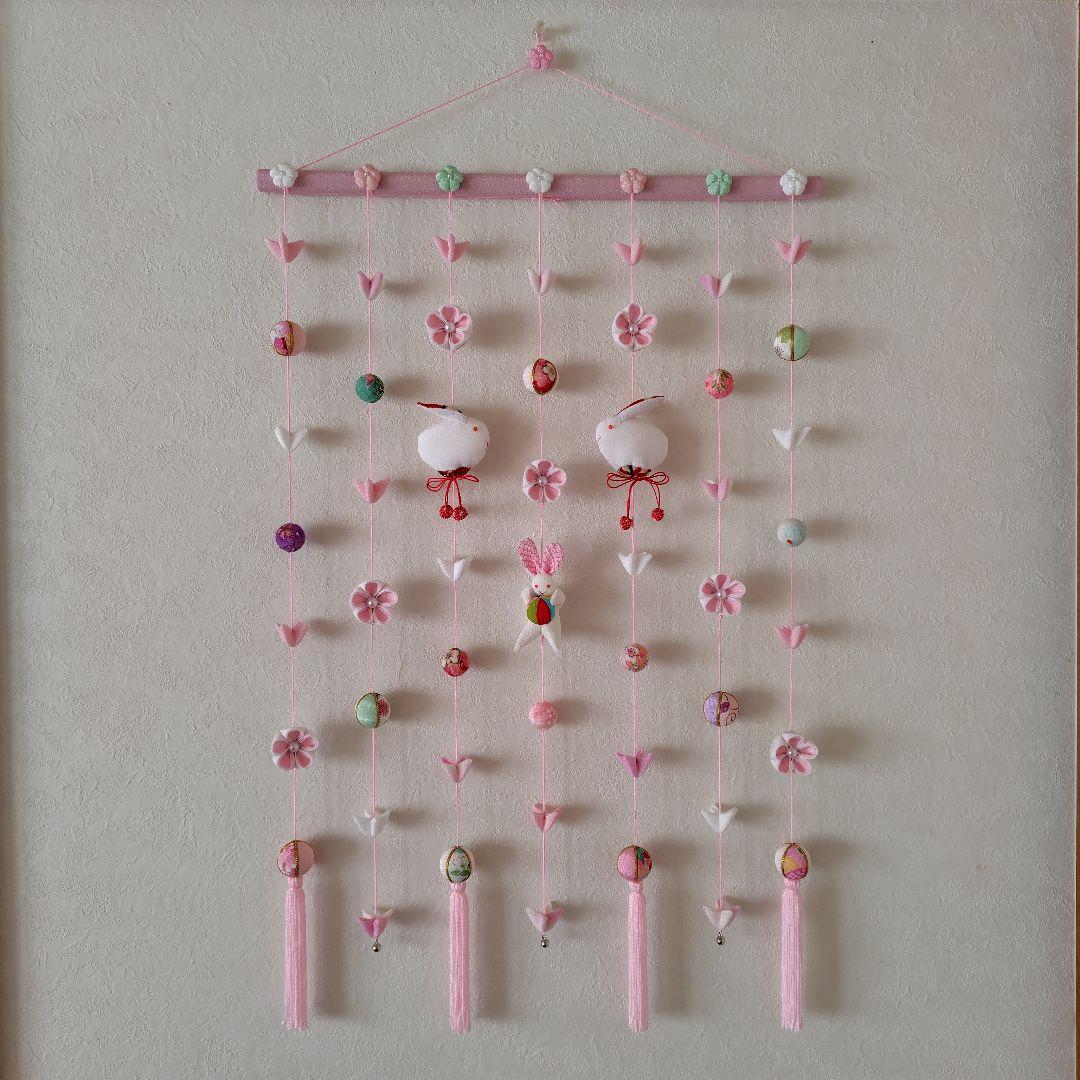 ちりめん細工　お花とまりとうさぎの下げ飾り