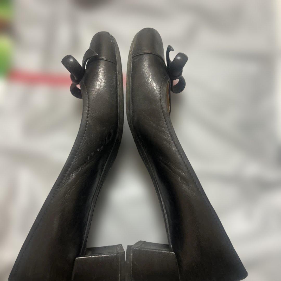 プラダ　ローヒールパンプス