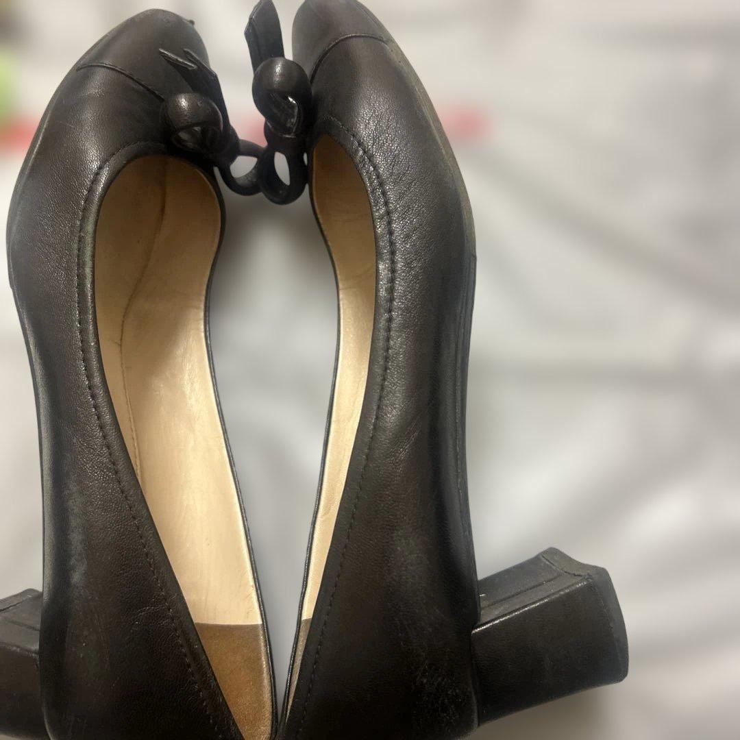 プラダ　ローヒールパンプス
