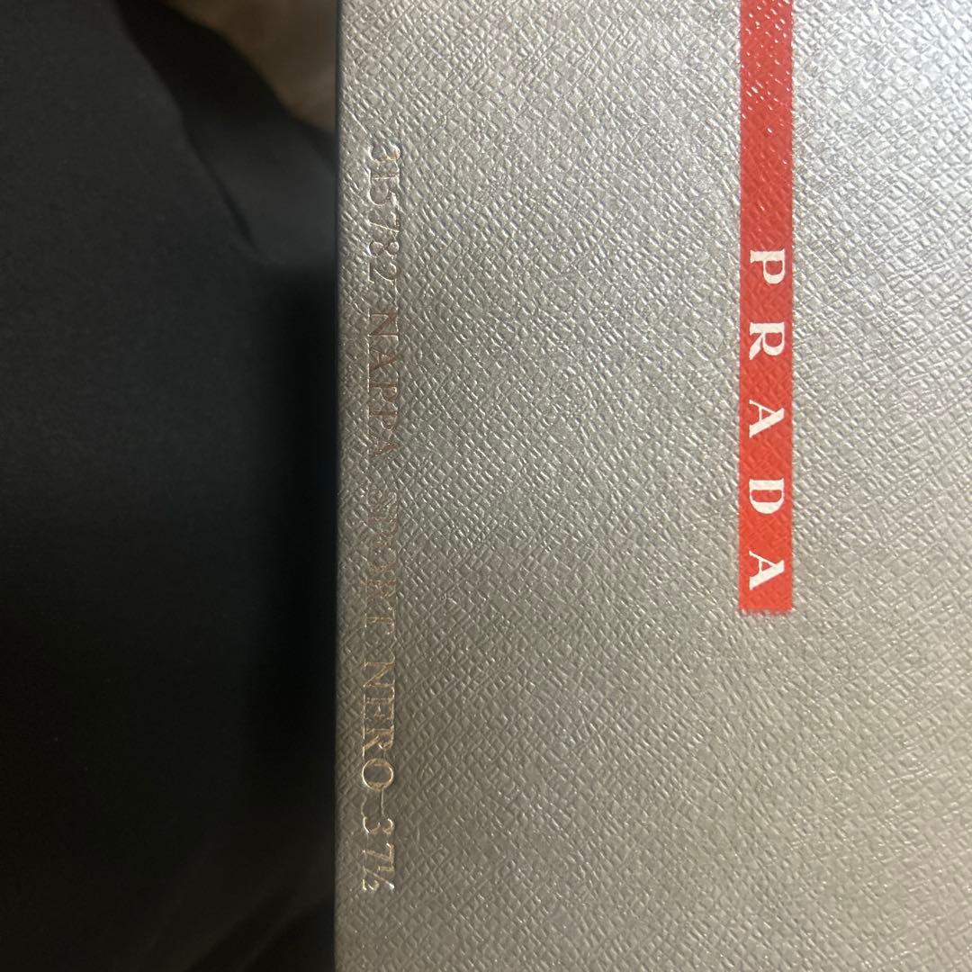 プラダ　ローヒールパンプス