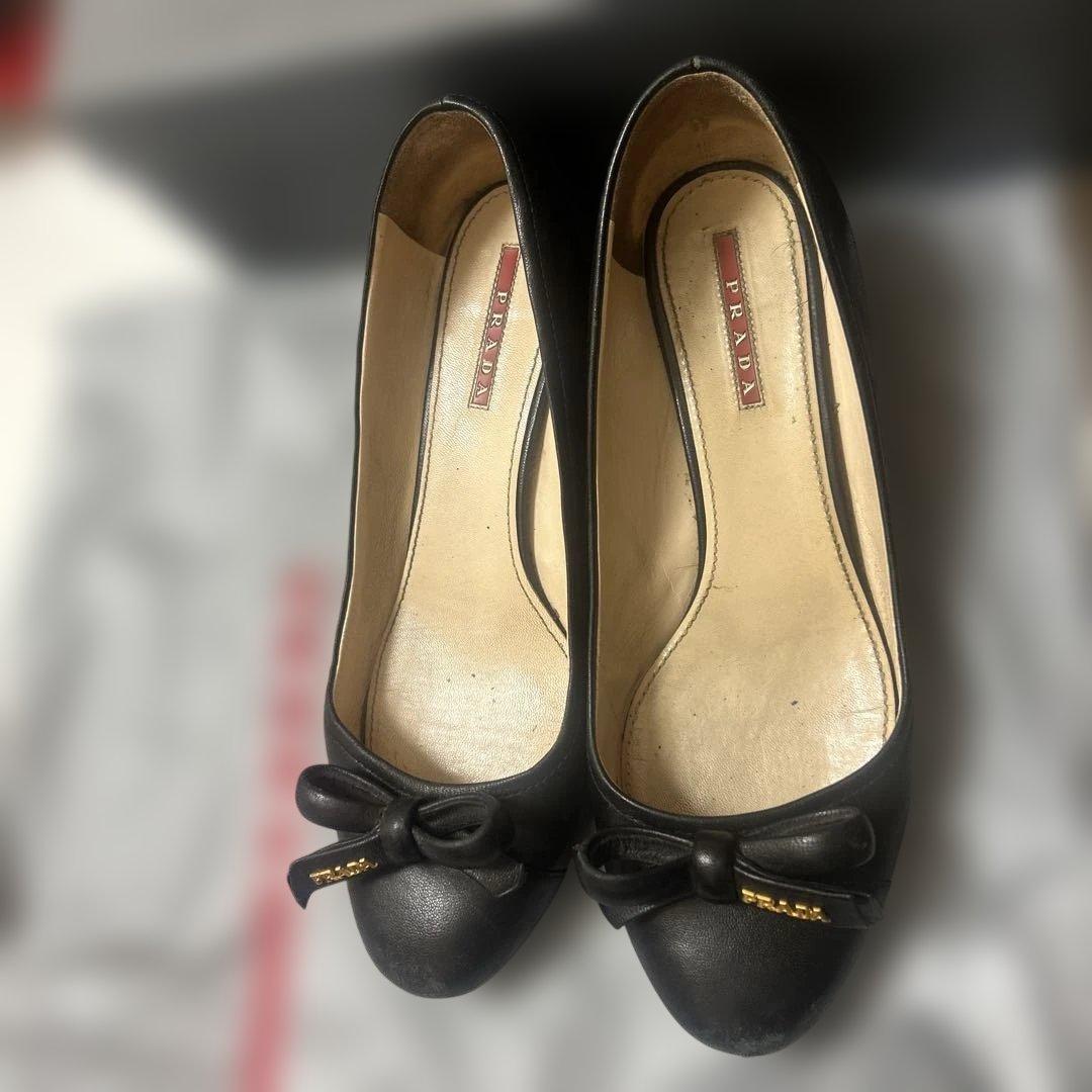 プラダ　ローヒールパンプス