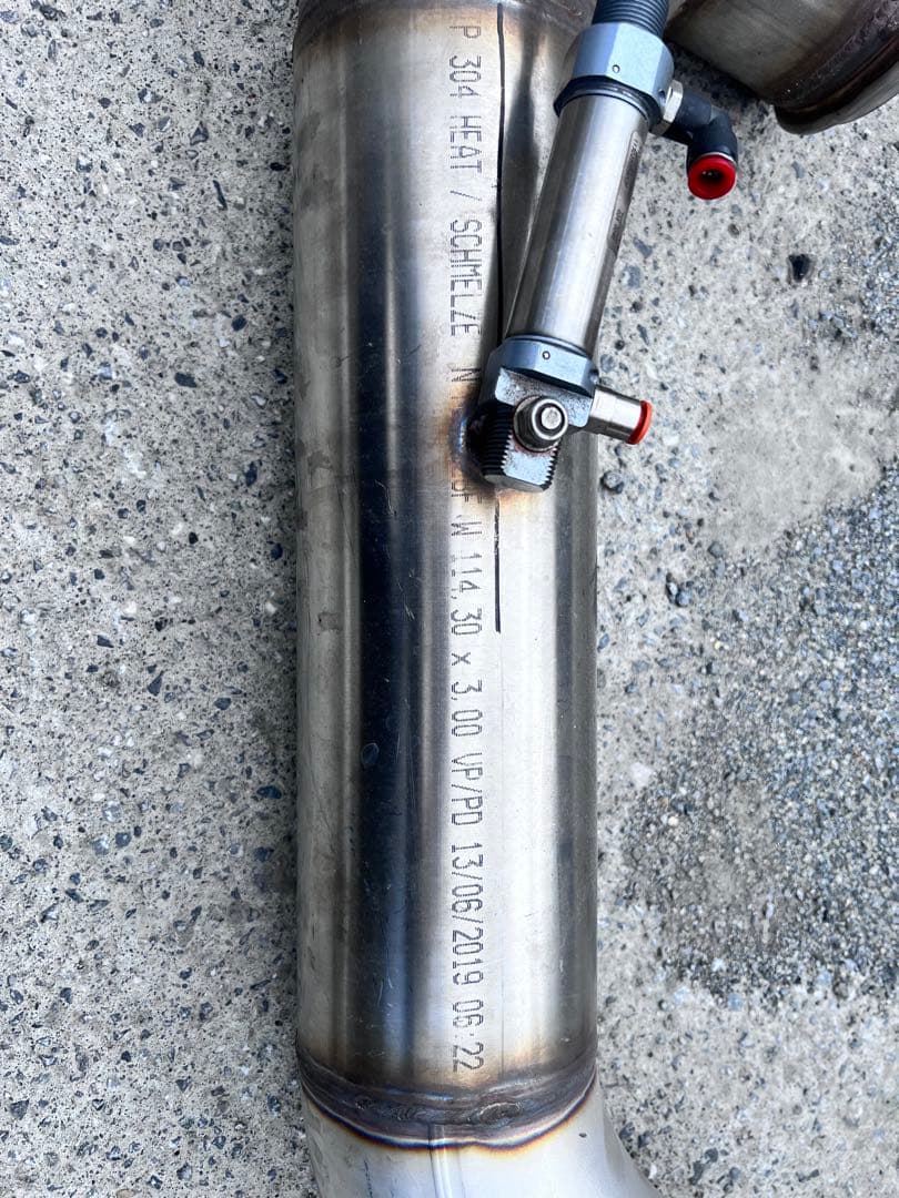 現行スカニアV型用　 ステンレス製エキゾーストパイプとコントロールユニット