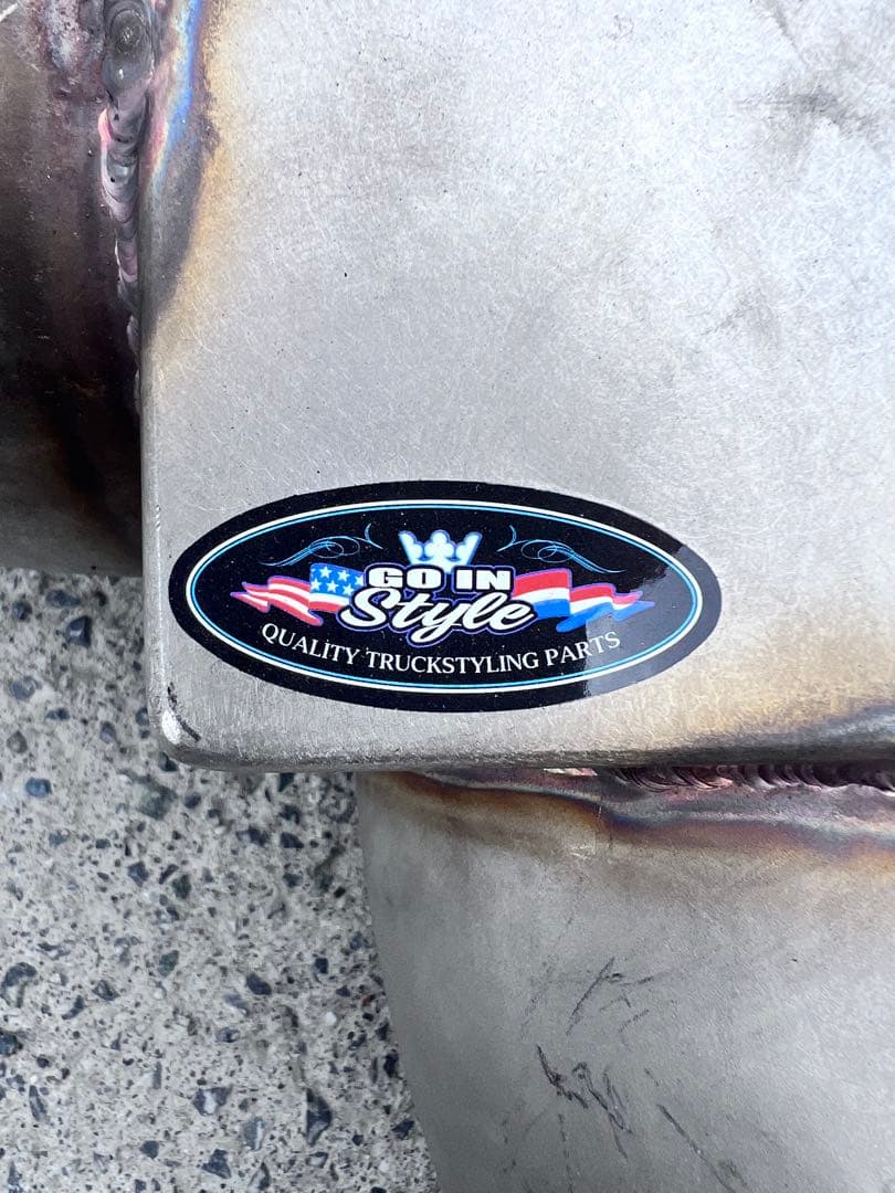 現行スカニアV型用　 ステンレス製エキゾーストパイプとコントロールユニット