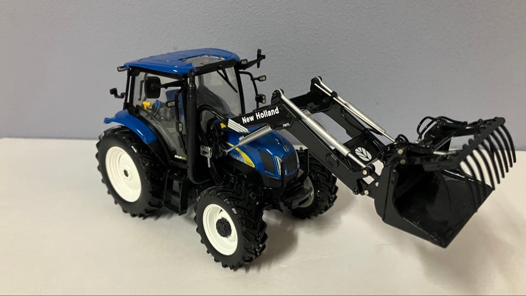 ユニバーサルホビー　New Holland T6020+750TL 1/32