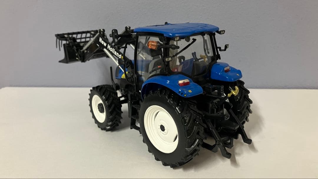 ユニバーサルホビー　New Holland T6020+750TL 1/32