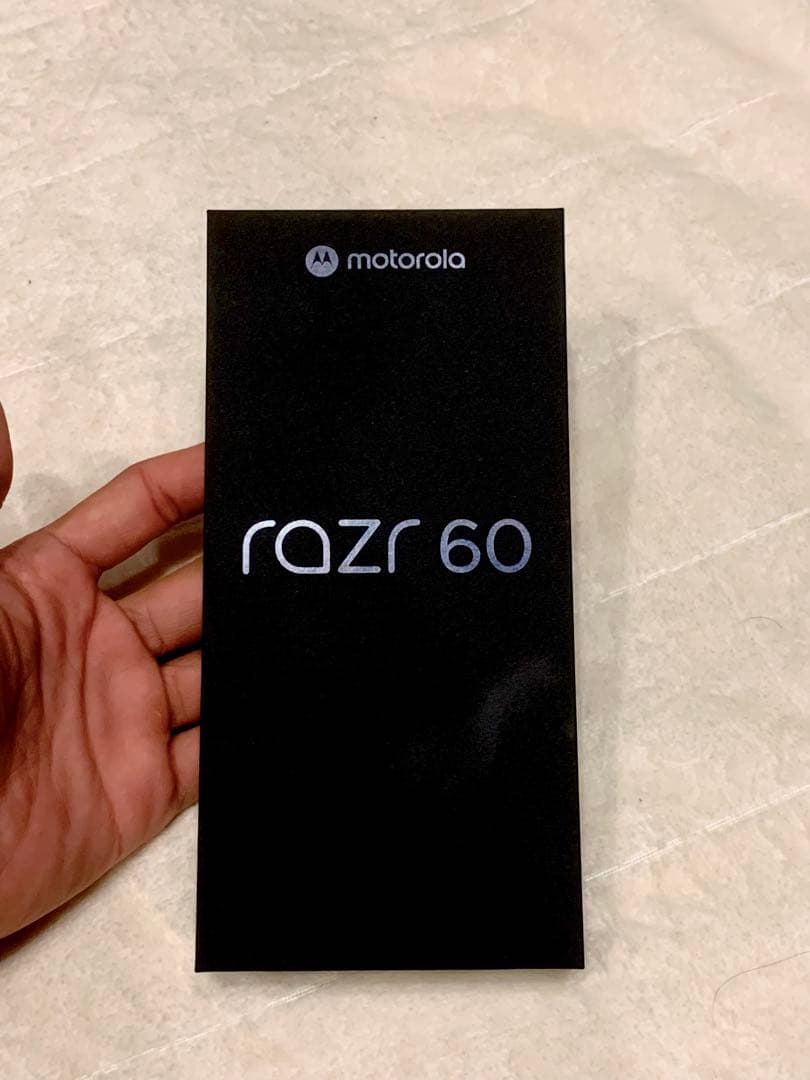 スマートフォン本体 Motorola razr 60 12GB/512GB(5G sim-free)