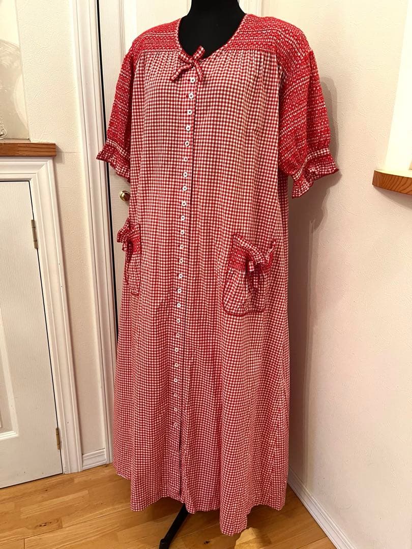 ワンダフルワールド　スモッキングワンピース