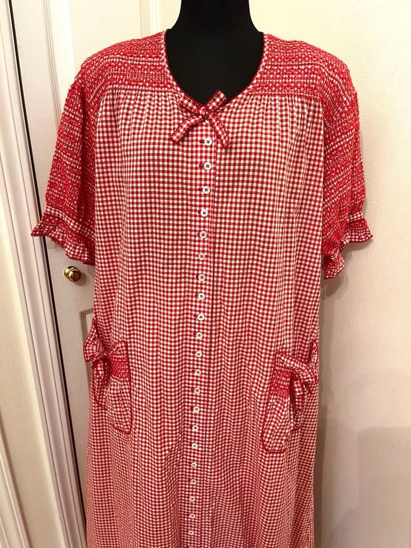 ワンダフルワールド　スモッキングワンピース