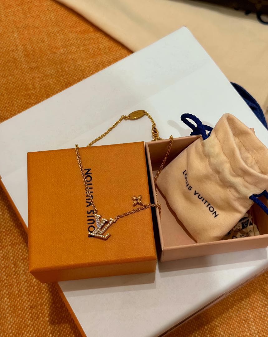 ネックレス アイコニック ペンダント ゴールド