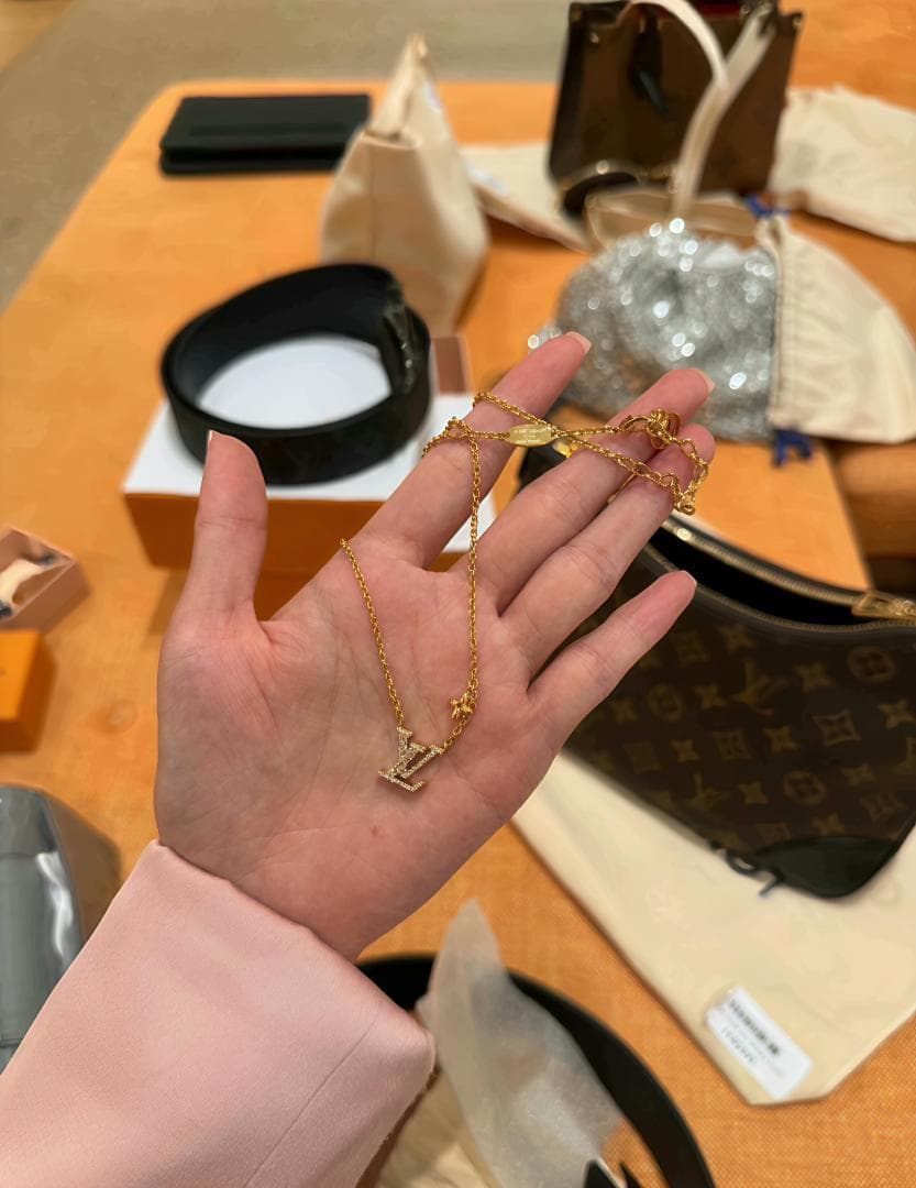 ネックレス アイコニック ペンダント ゴールド