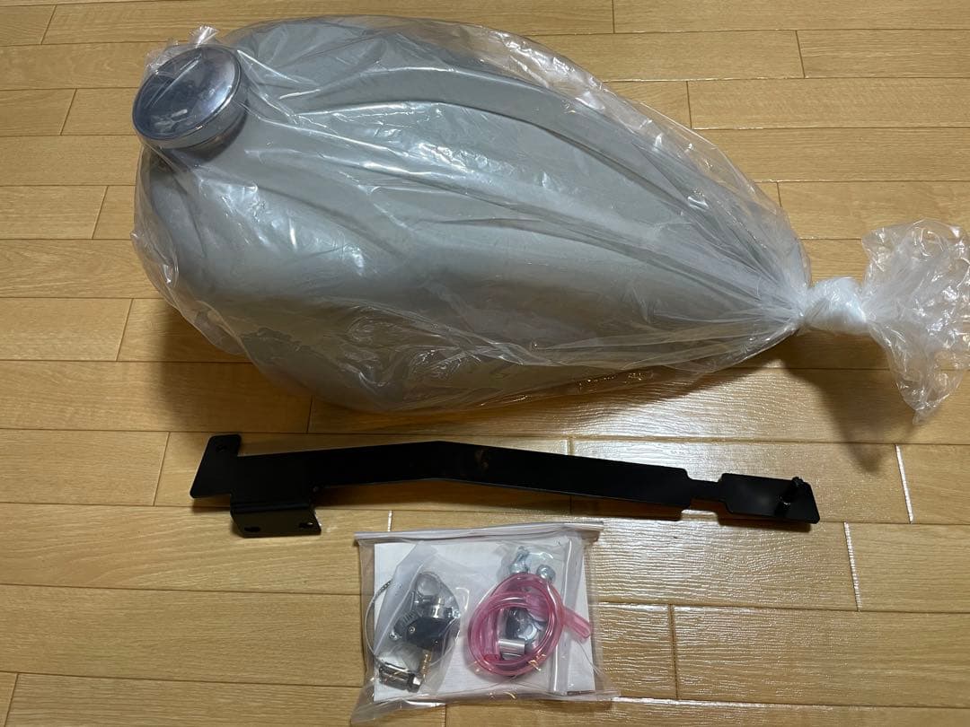 【ツゲ】新品　マグナ250 ハイマウントスリムスポーツスタータンクキット