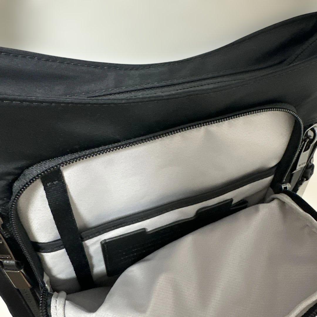 TUMI トゥミ　テイラー　クロスボディ　ショルダーバッグ