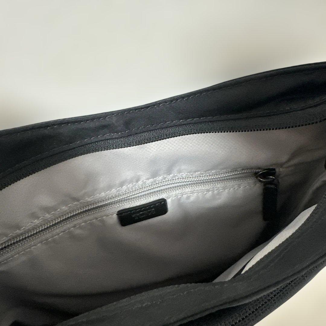TUMI トゥミ　テイラー　クロスボディ　ショルダーバッグ