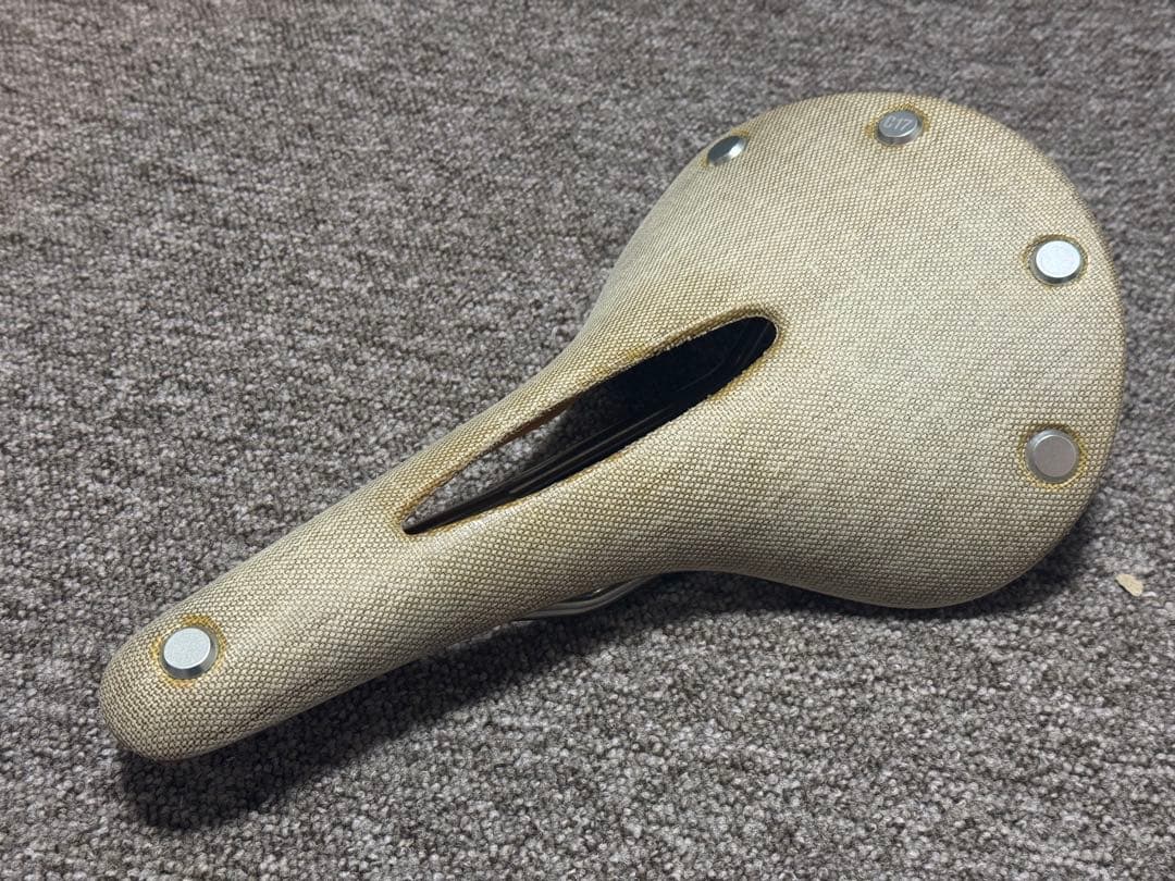 BROOKS 穴空きタイプ カンビウム C-17