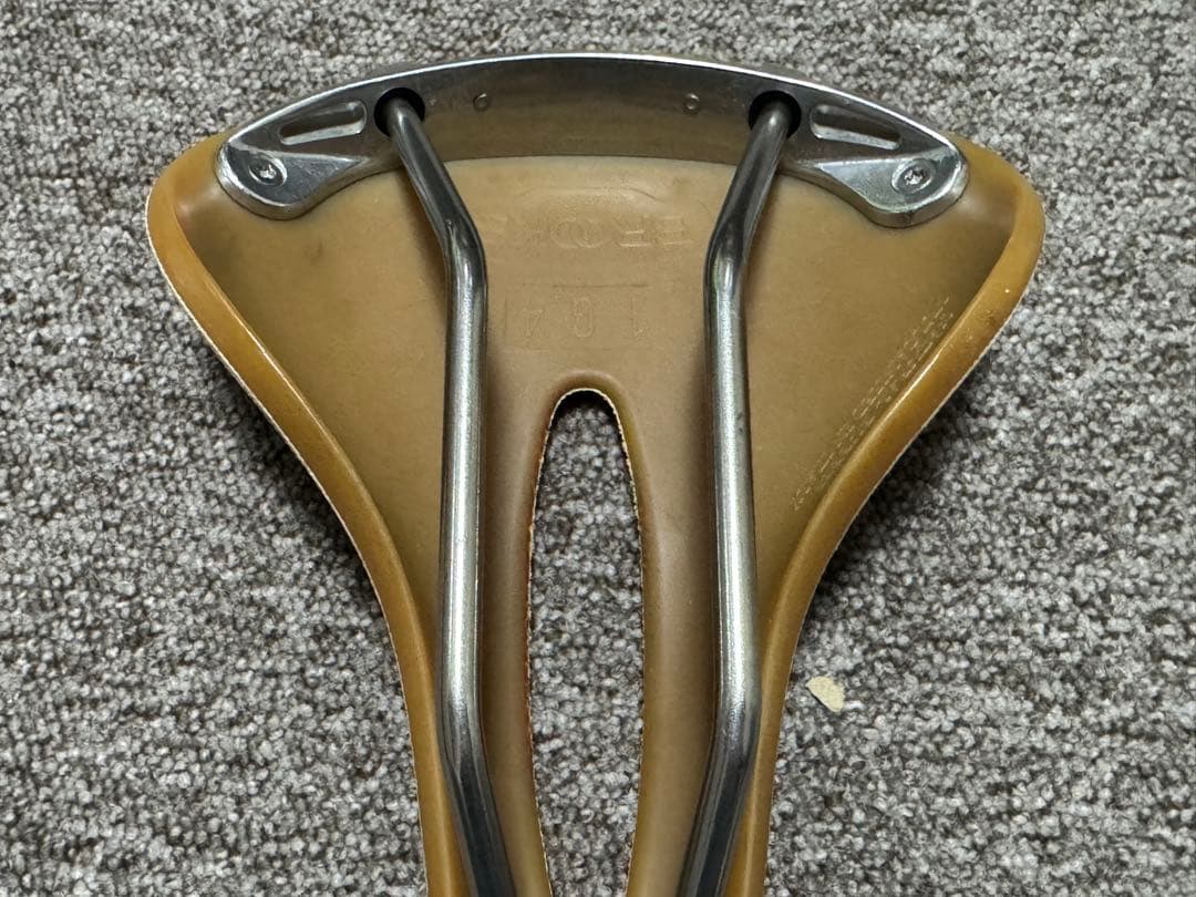 BROOKS 穴空きタイプ カンビウム C-17