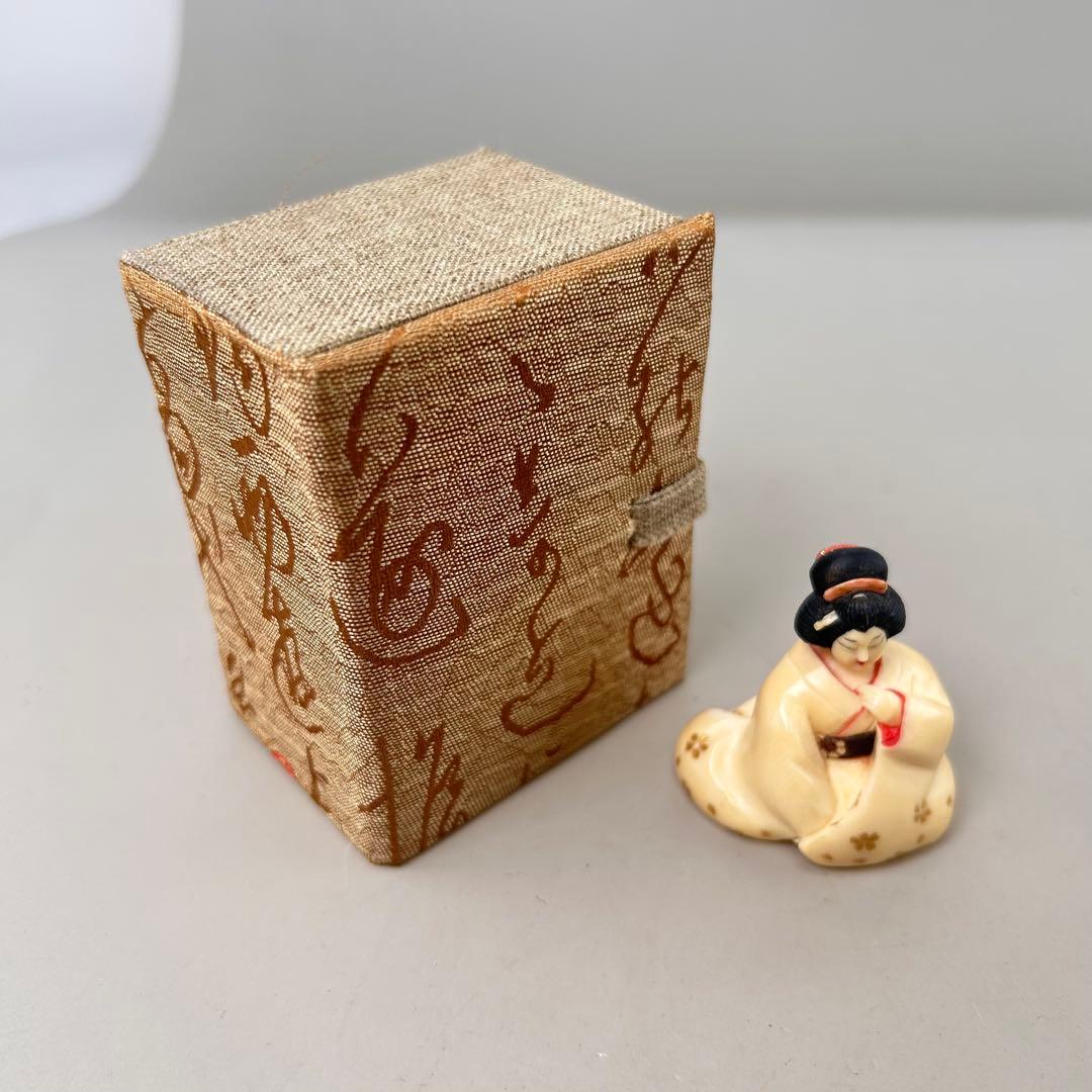 本物保証 鯨歯 鯨牙 根付 置物 在銘 芸者 舞妓 春画 細密彫刻 共箱付