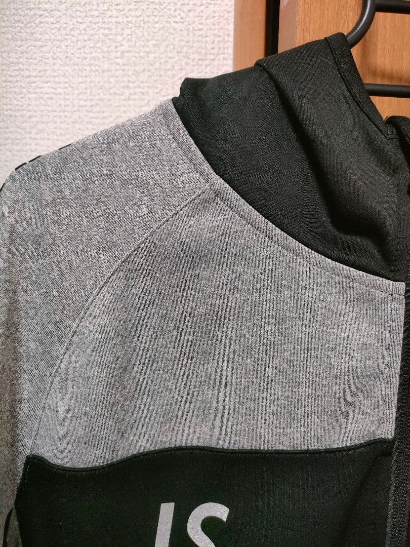 ルースイソンブラ フード付きジャケットとパンツセット