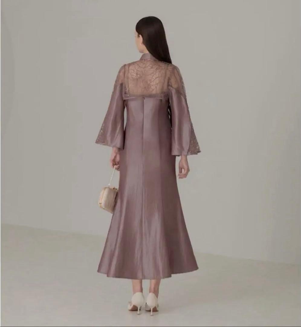 【新品】 Leja リーフ刺繍と光沢感のある生地が切替になったデザインのドレス