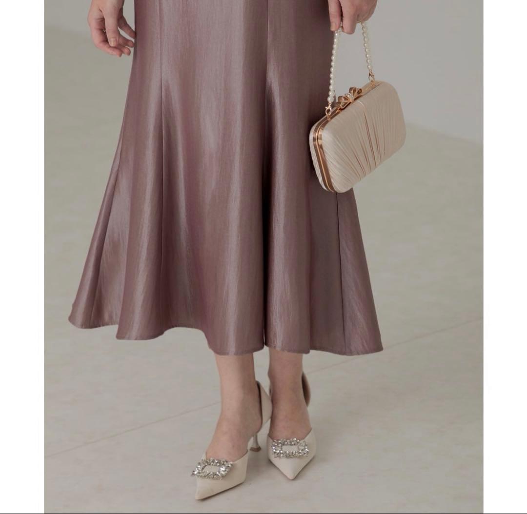 【新品】 Leja リーフ刺繍と光沢感のある生地が切替になったデザインのドレス