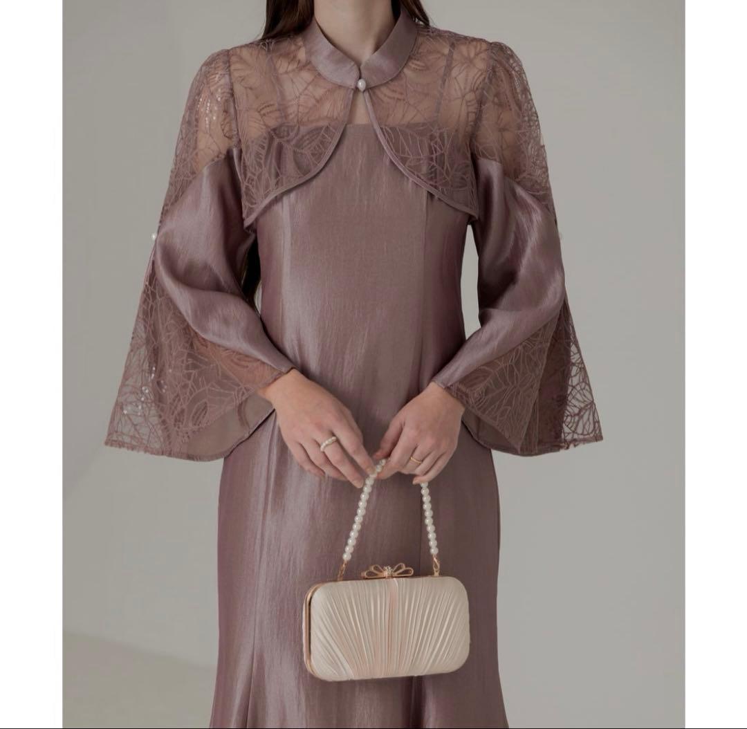 【新品】 Leja リーフ刺繍と光沢感のある生地が切替になったデザインのドレス