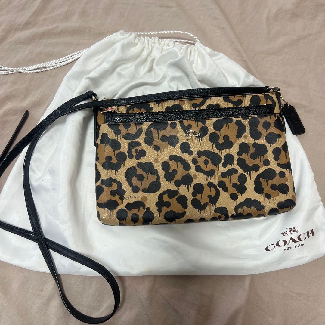 【安心の鑑定あり】コーチ　ショルダーバッグ クロスボディ　レオパード　ヒョウ柄