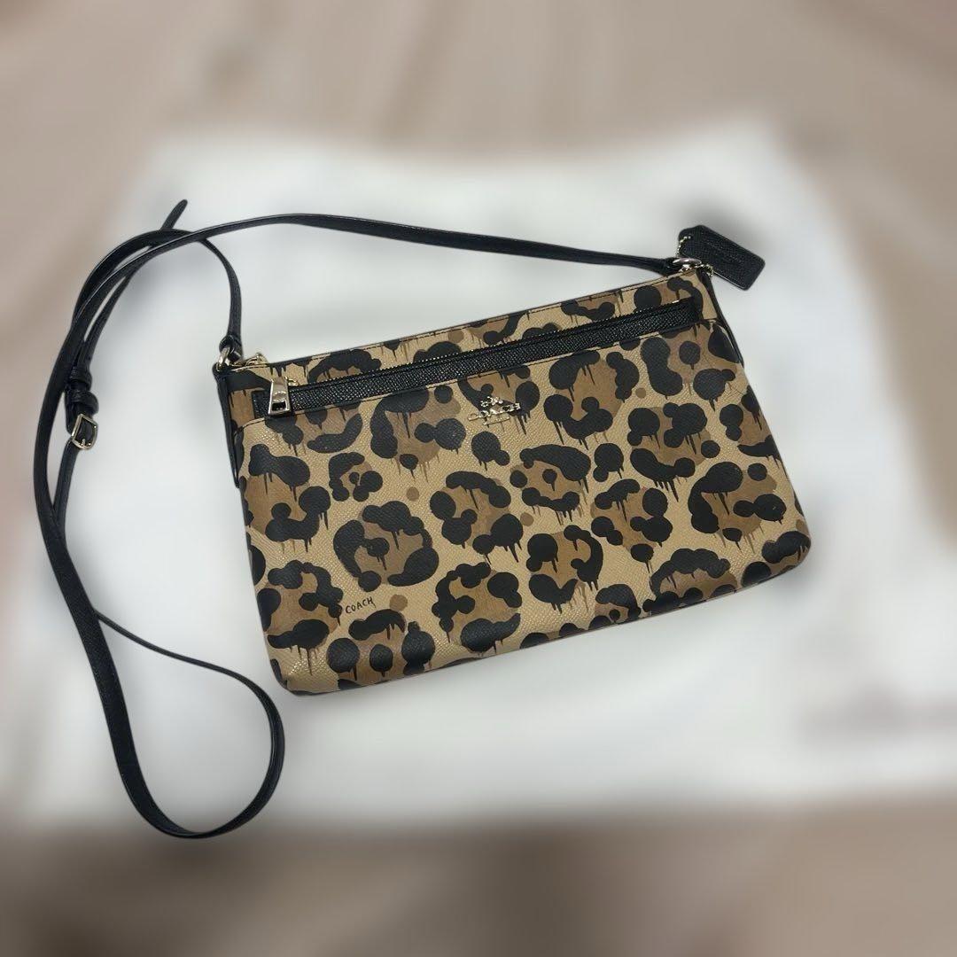 【安心の鑑定あり】コーチ　ショルダーバッグ クロスボディ　レオパード　ヒョウ柄